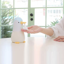 Load image into Gallery viewer, Clean 5--Cute Penguin Automatic Soap Dispenser
